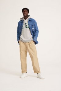 Klasyczny styl roboczy z uczelnianą nutą w kolekcji Lee Jeans jesień-zima 2022